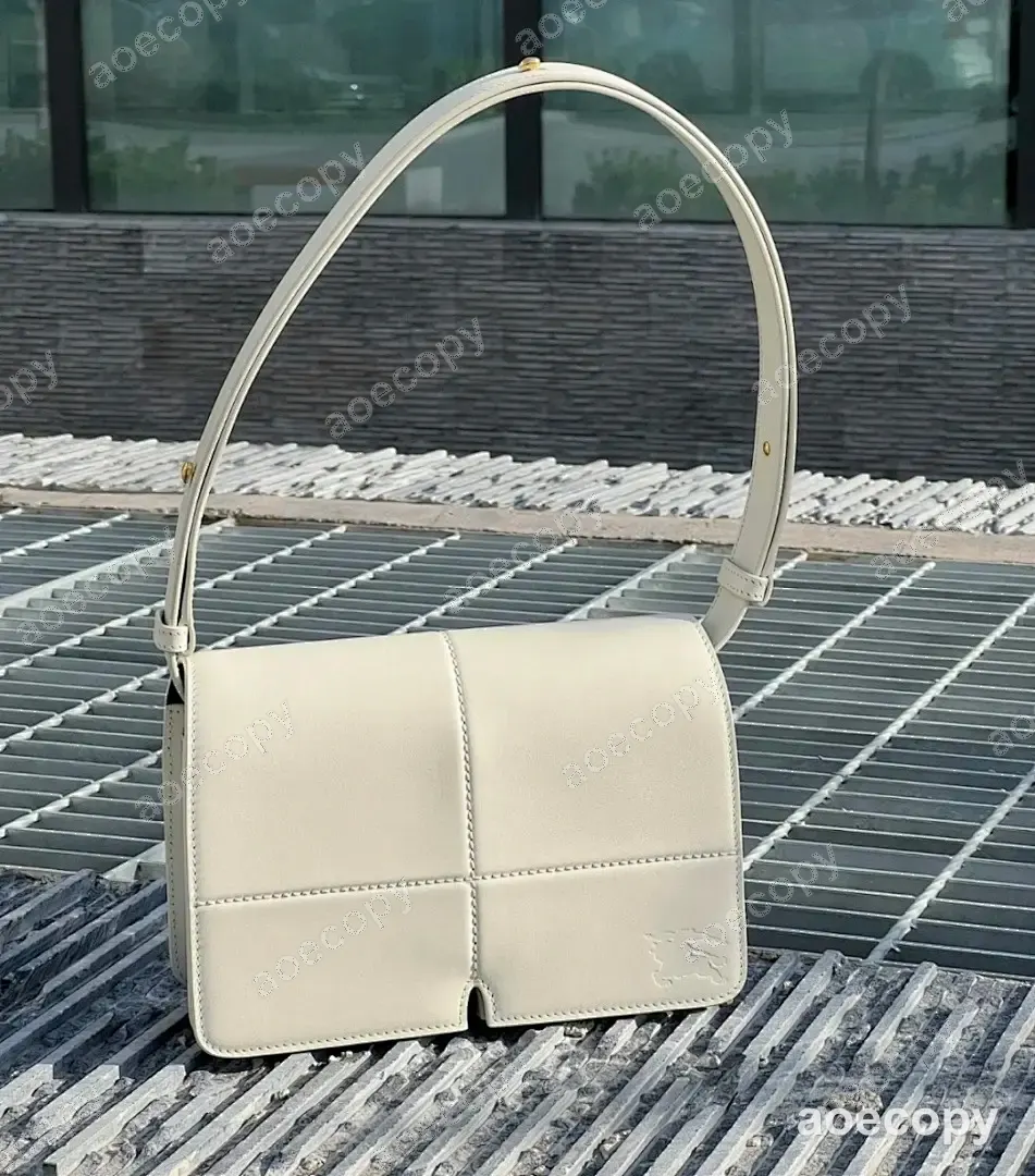大人気★ バーバリー バッグ N級品 00258A5B No.0111